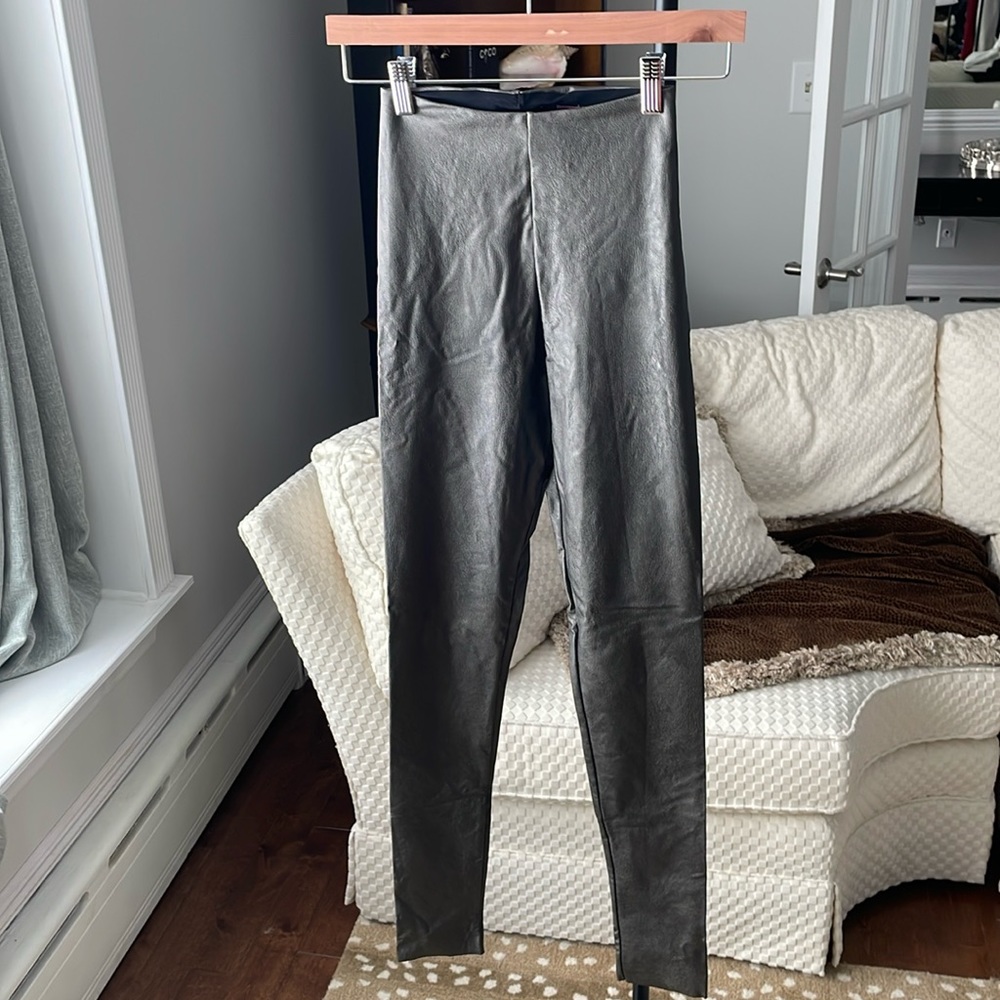 Commando silver/gray faux leather leggings